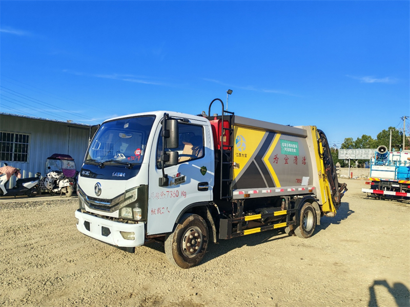 年底了，可以提前預租壓縮垃圾車了......